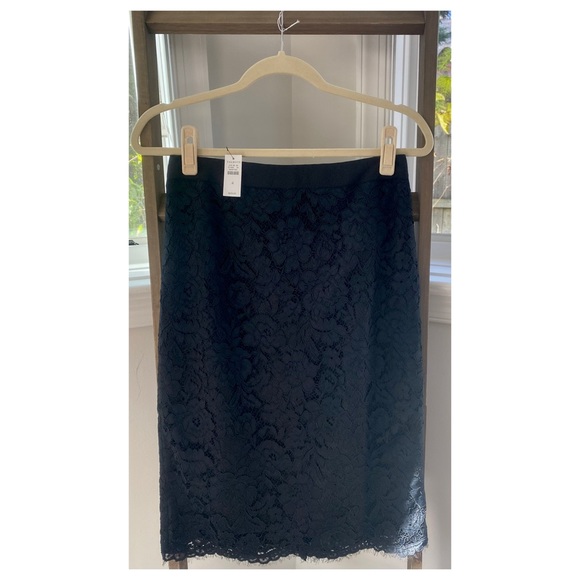 Talbots • Lace Pencil Skirt • Size 4 - Picture 3 of 5